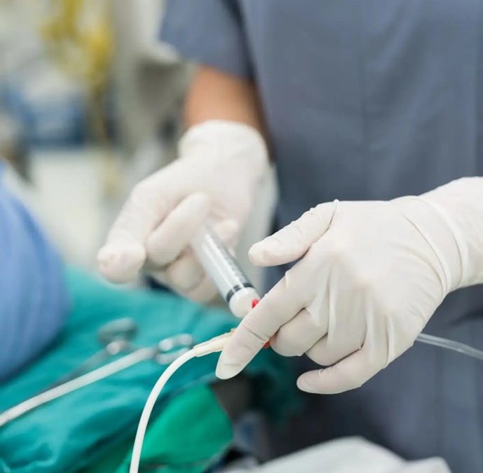 Anesthesiologist administering anesthesia in Dallas, TX